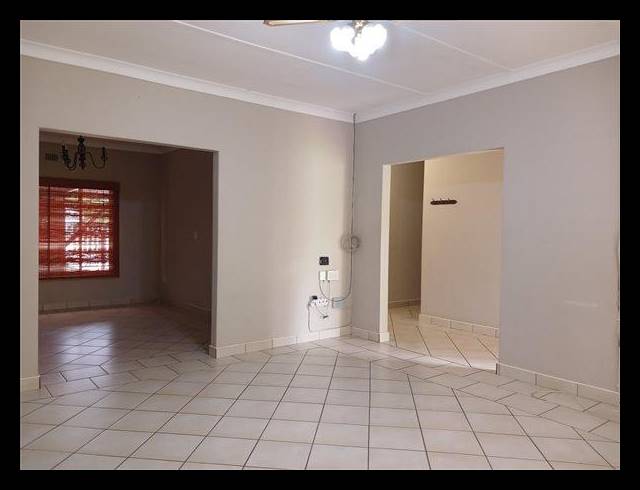 3 BEDROOM PROPERTY TO RENT IN KEMPTON PARK EXT 03